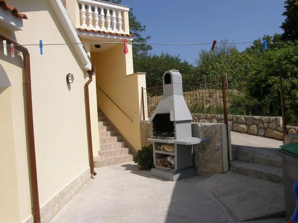 Apartment In Lopar With Balcony, Air Conditioning, W-Lan, Washing Machine