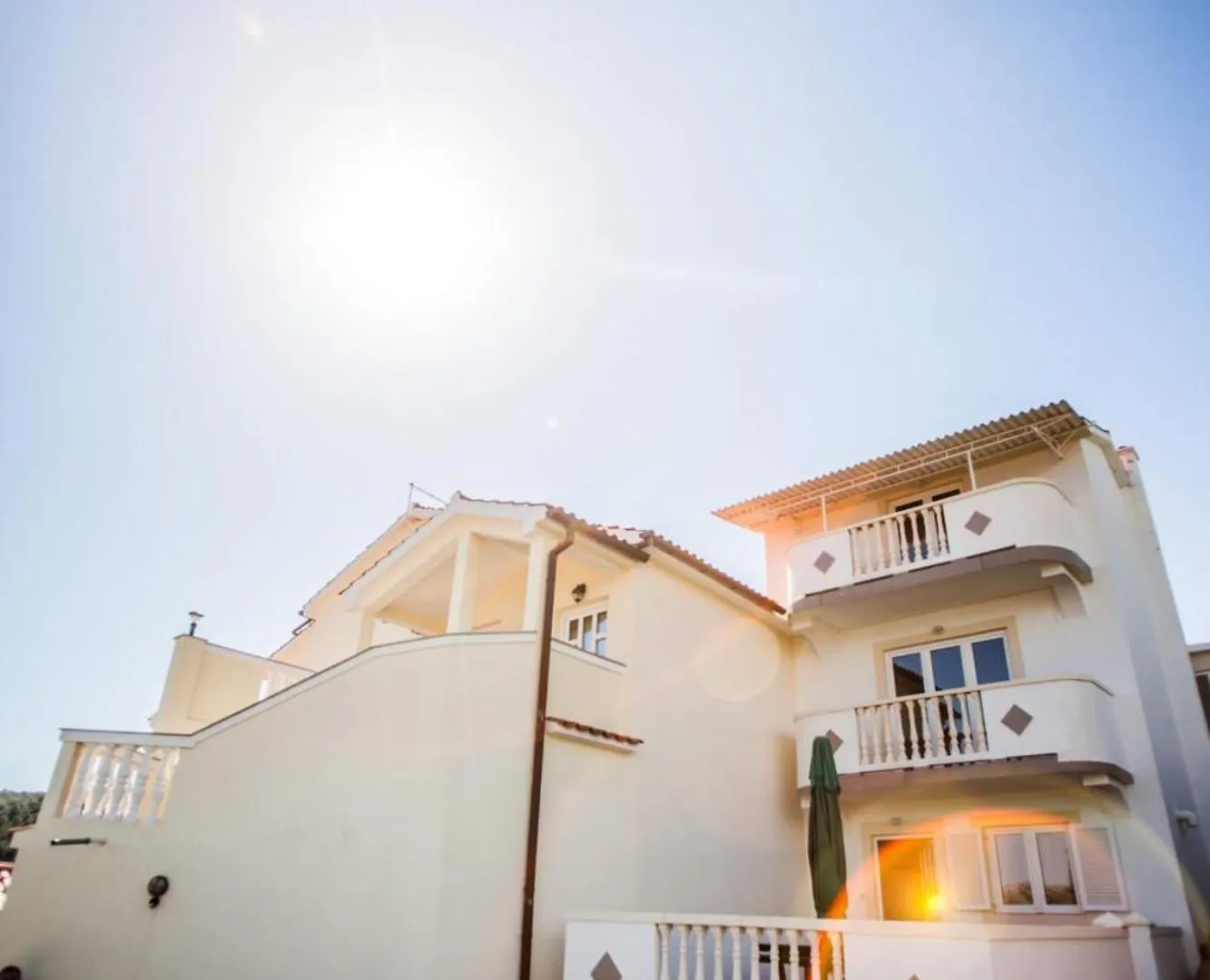 Apartment In Lopar With Balcony, Air Conditioning, W-Lan, Washing Machine