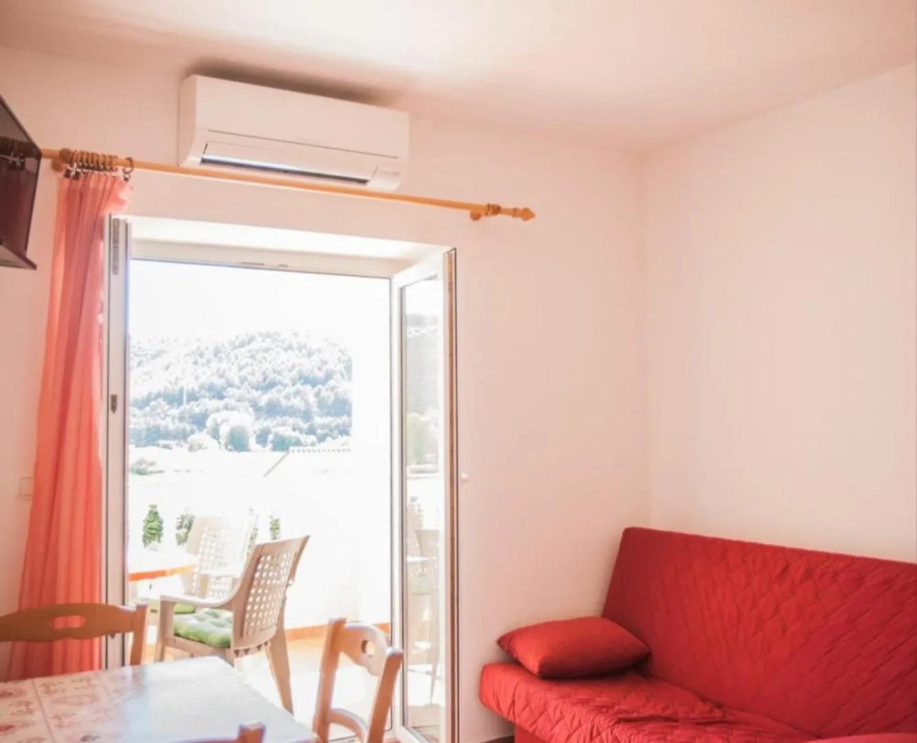 Apartment In Lopar With Balcony, Air Conditioning, W-Lan, Washing Machine